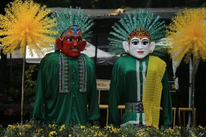 Pemandangan pertunjukan Lenong, teater tradisional Suku Betawi yang penuh humor. Seni pertunjukan, budaya Jakarta